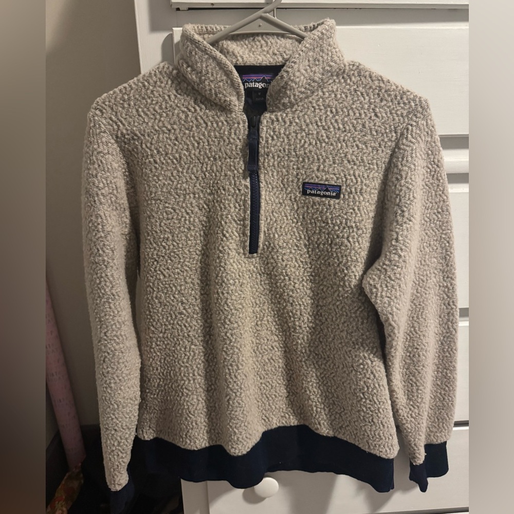 Patagonia Beige and Navy Sherpa Half-Zip Pullover